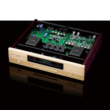 Accuphase DC-500 DAC - three-quarter view